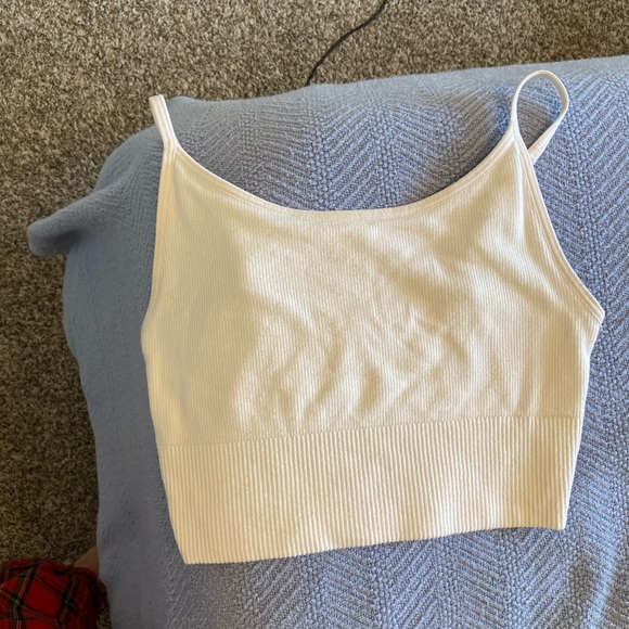 Cute white crop top - Picture 3 of 3